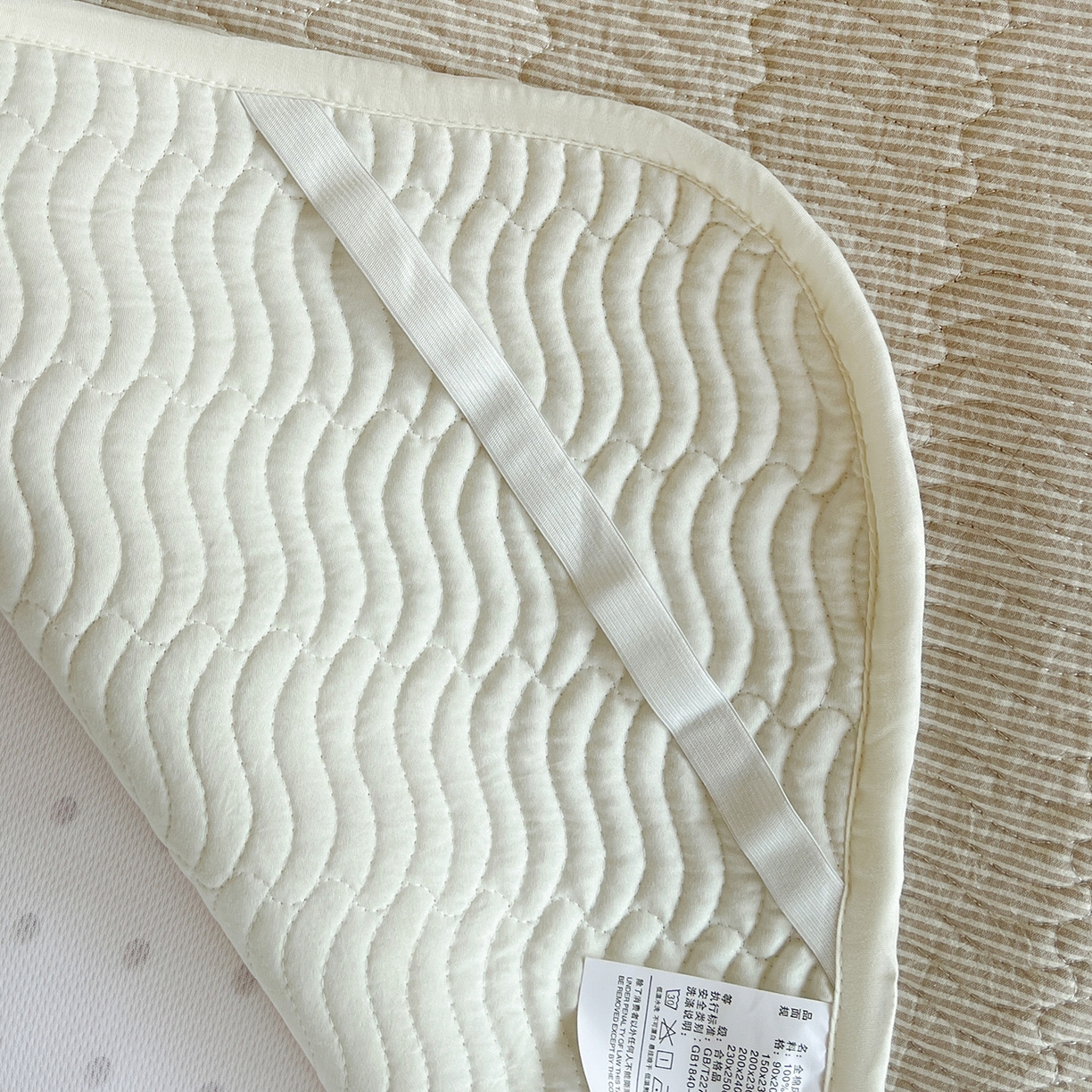 91家纺网 家纺一手货源 找家纺 乐野家居 2025热款学生床全棉色织水洗棉夹棉多功能床垫-床盖 流年米咖