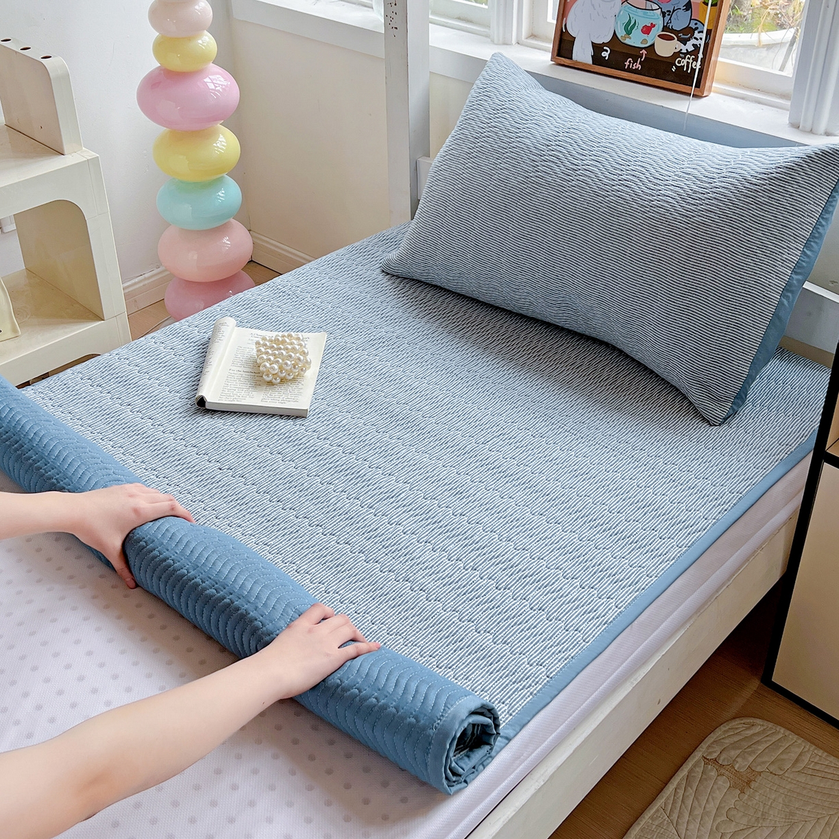 91家纺网 家纺一手货源 找家纺 （总）乐野家居 2025热款学生床全棉色织水洗棉夹棉多功能床垫-床盖