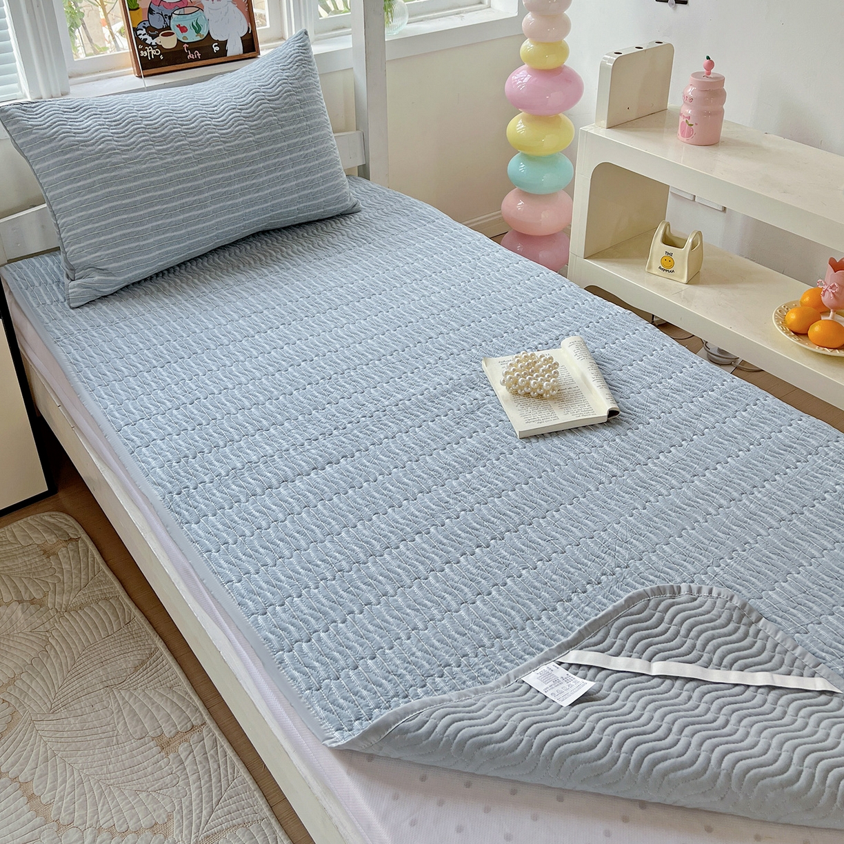 91家纺网 家纺一手货源 找家纺 乐野家居 2025热款学生床全棉色织水洗棉夹棉多功能床垫-床盖 可乐蓝
