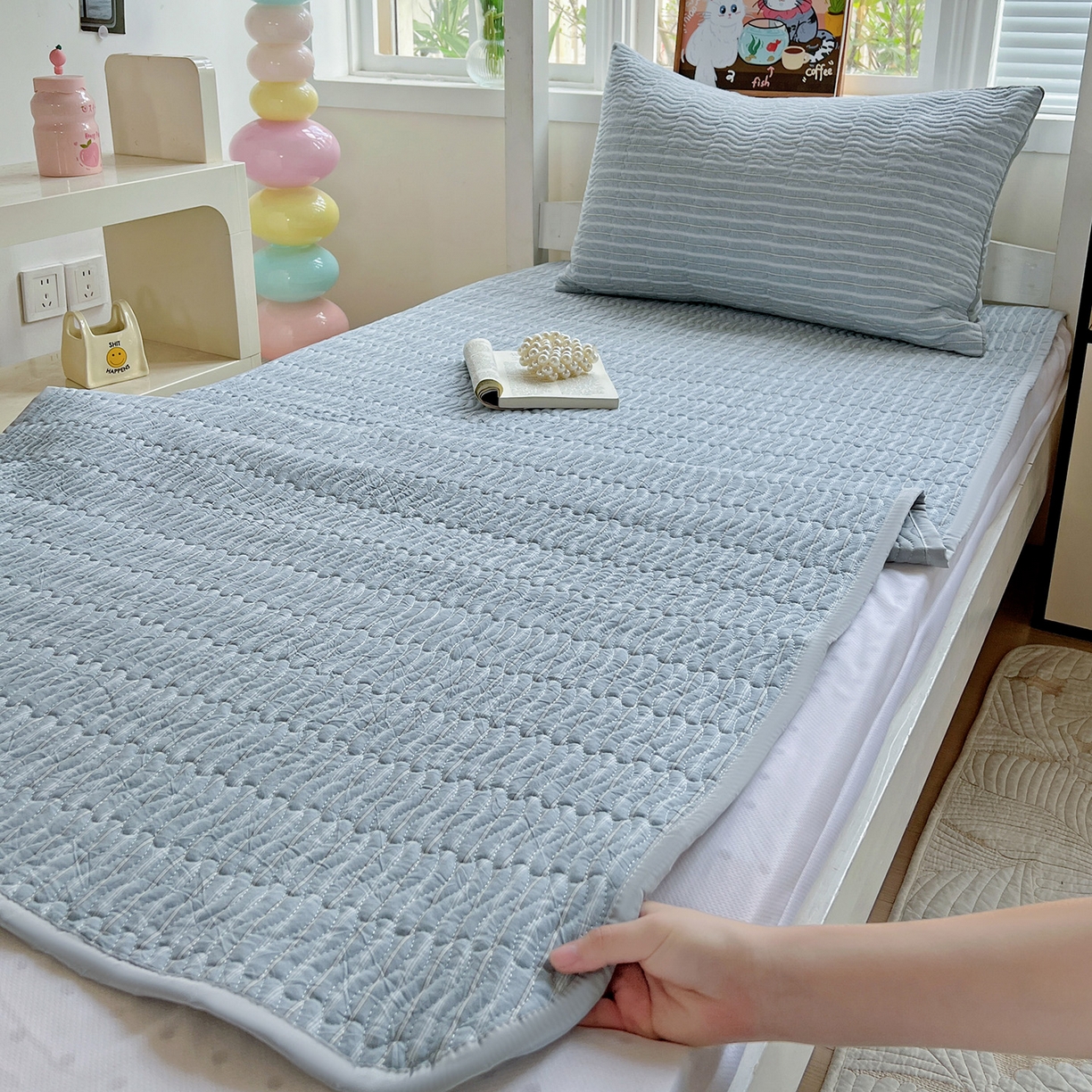 91家纺网 家纺一手货源 找家纺 乐野家居 2025热款学生床全棉色织水洗棉夹棉多功能床垫-床盖 可乐蓝