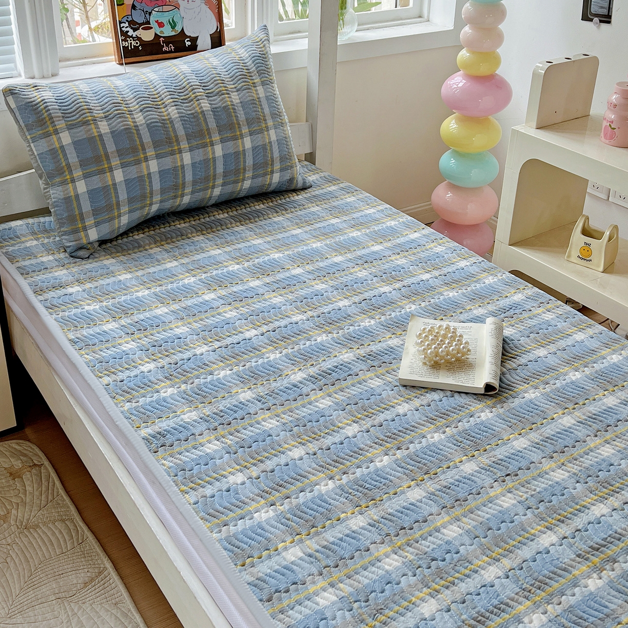 91家纺网 家纺一手货源 找家纺 乐野家居 2025热款学生床全棉色织水洗棉夹棉多功能床垫-床盖 简兮兰