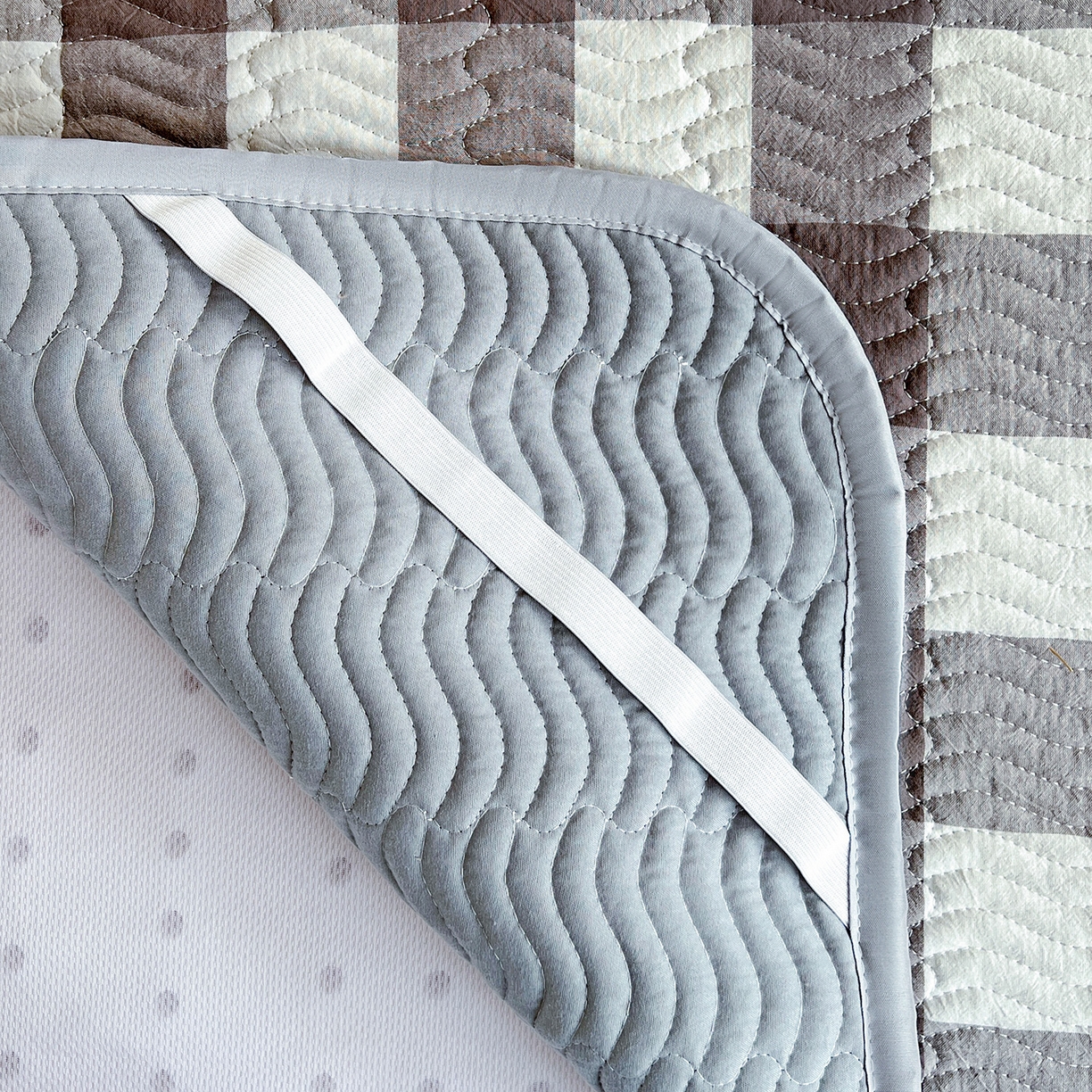 91家纺网 家纺一手货源 找家纺 乐野家居 2025热款学生床全棉色织水洗棉夹棉多功能床垫-床盖 灰中格