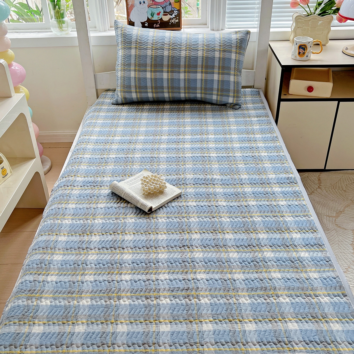 91家纺网 家纺一手货源 找家纺 乐野家居 2025热款学生床全棉色织水洗棉夹棉多功能床垫-床盖 简兮兰