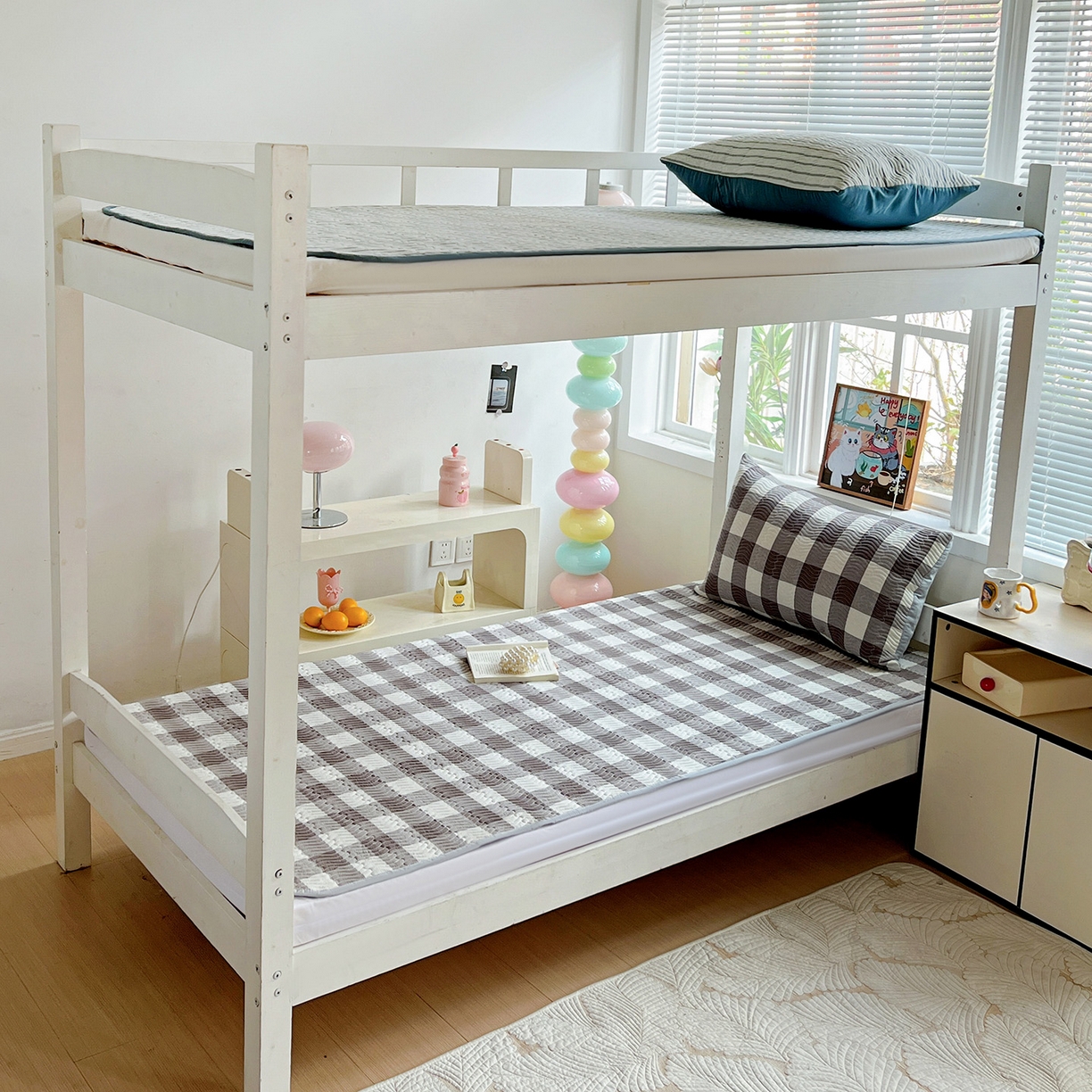 91家纺网 家纺一手货源 找家纺 乐野家居 2025热款学生床全棉色织水洗棉夹棉多功能床垫-床盖 灰中格