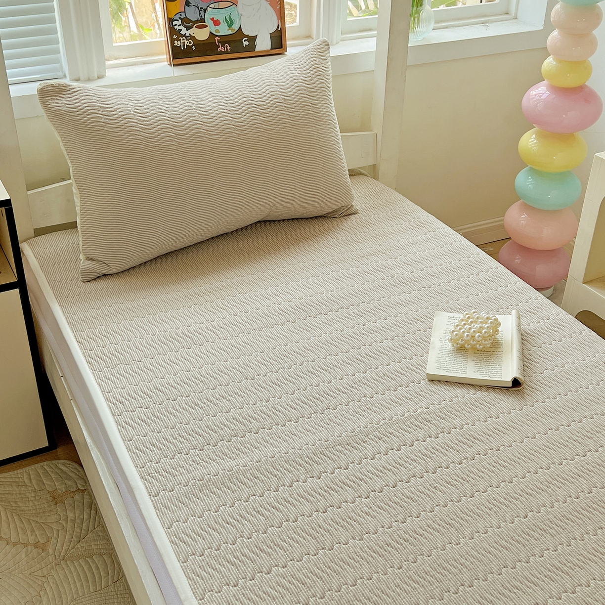 91家纺网 家纺一手货源 找家纺 乐野家居 2025热款学生床全棉色织水洗棉夹棉多功能床垫-床盖 流年米咖