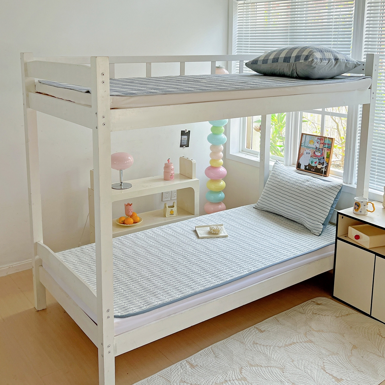 91家纺网 家纺一手货源 找家纺 乐野家居 2025热款学生床全棉色织水洗棉夹棉多功能床垫-床盖 格律 浅兰