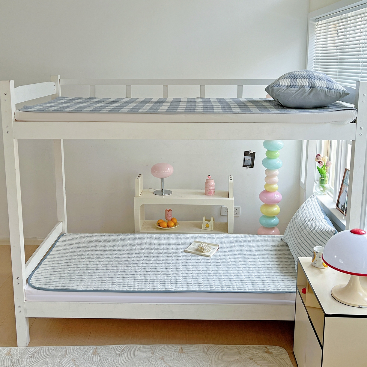 91家纺网 家纺一手货源 找家纺 乐野家居 2025热款学生床全棉色织水洗棉夹棉多功能床垫-床盖 格律 浅兰