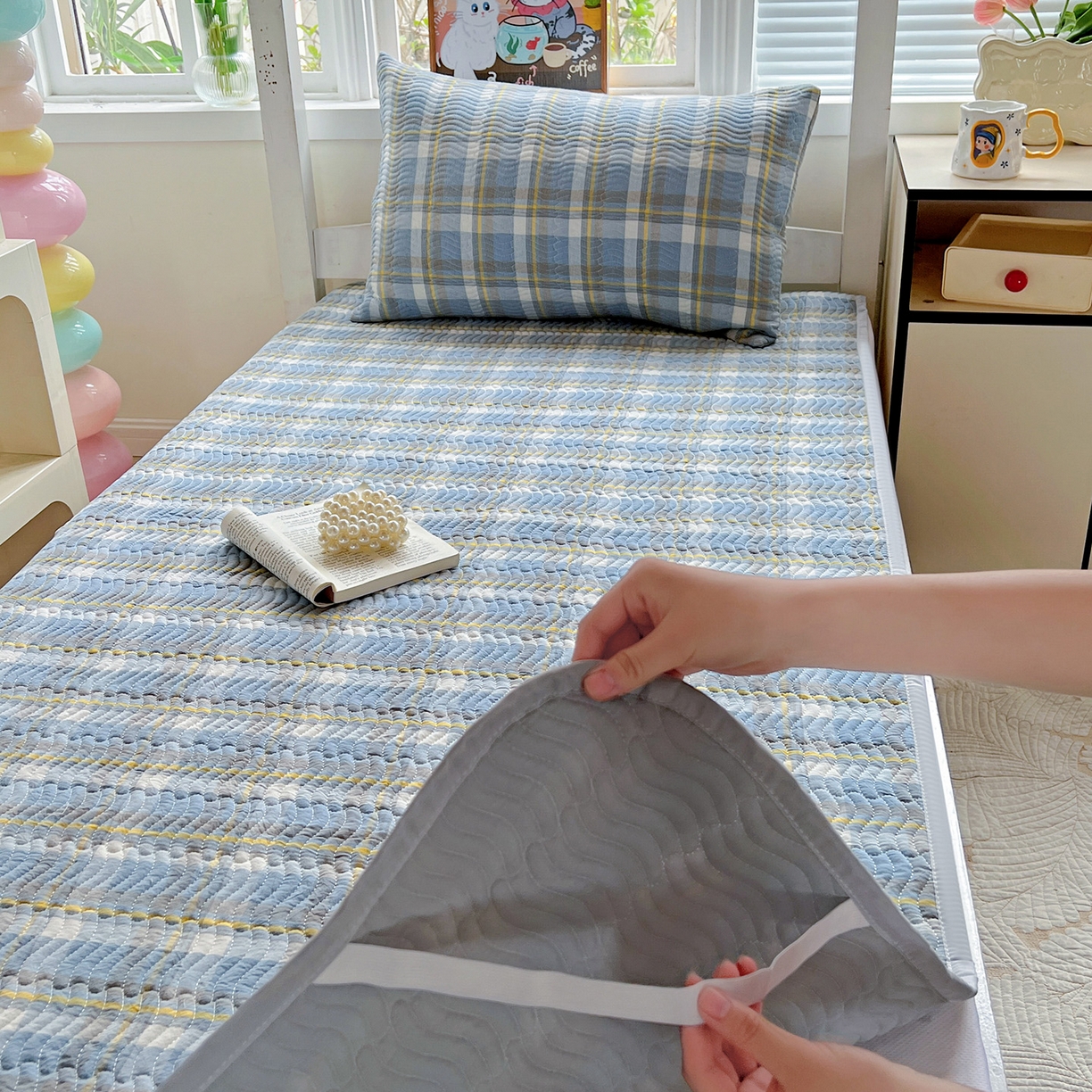 91家纺网 家纺一手货源 找家纺 乐野家居 2025热款学生床全棉色织水洗棉夹棉多功能床垫-床盖 简兮兰