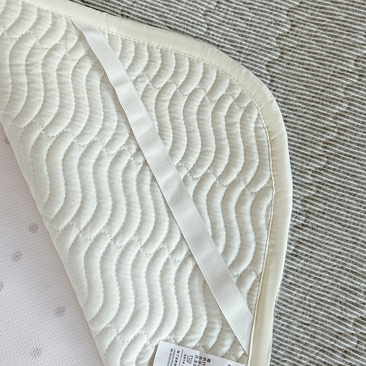 91家纺网 家纺一手货源 找家纺 乐野家居 2025热款学生床全棉色织水洗棉夹棉多功能床垫-床盖 流年深灰