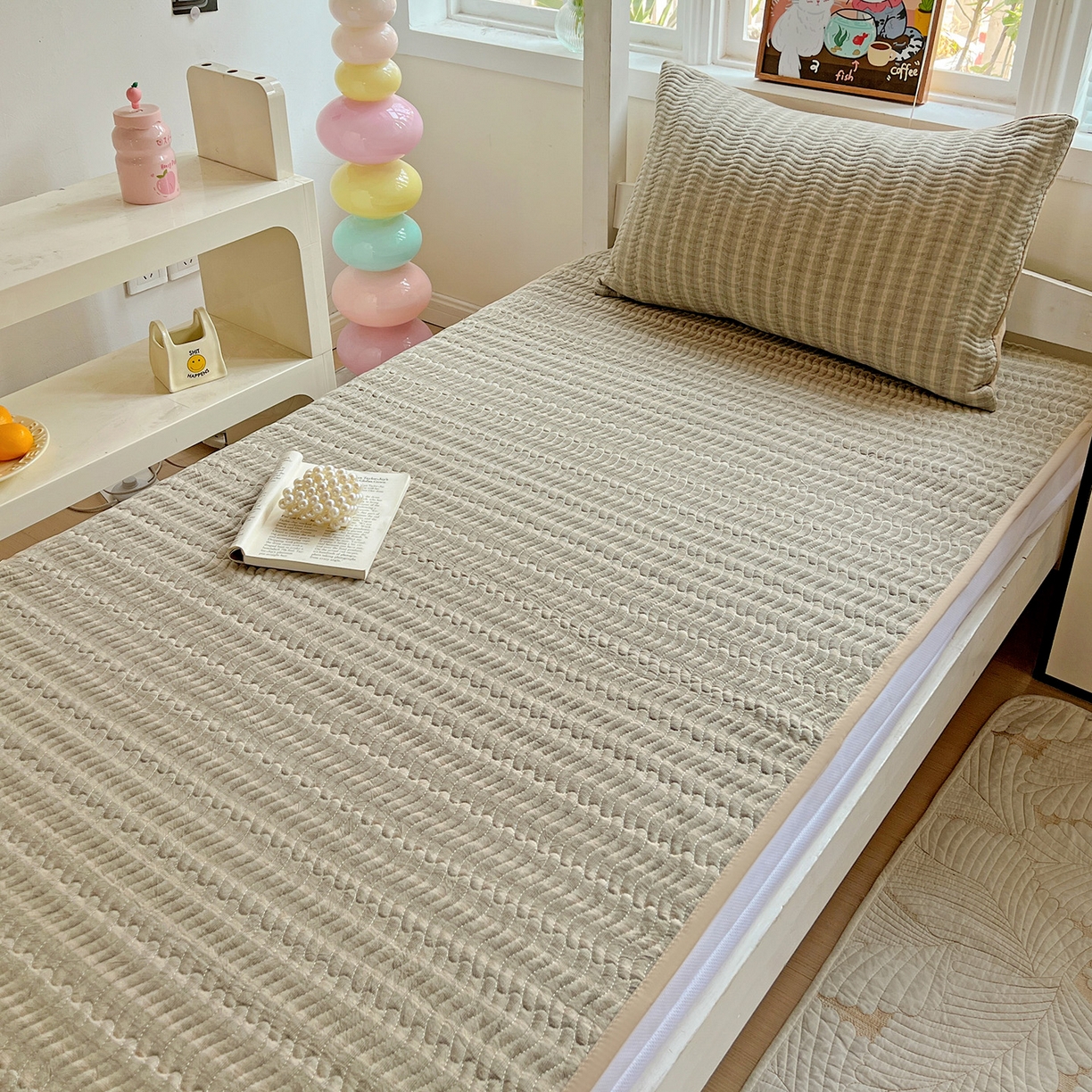 91家纺网 家纺一手货源 找家纺 乐野家居 2025热款学生床全棉色织水洗棉夹棉多功能床垫-床盖 日落绿