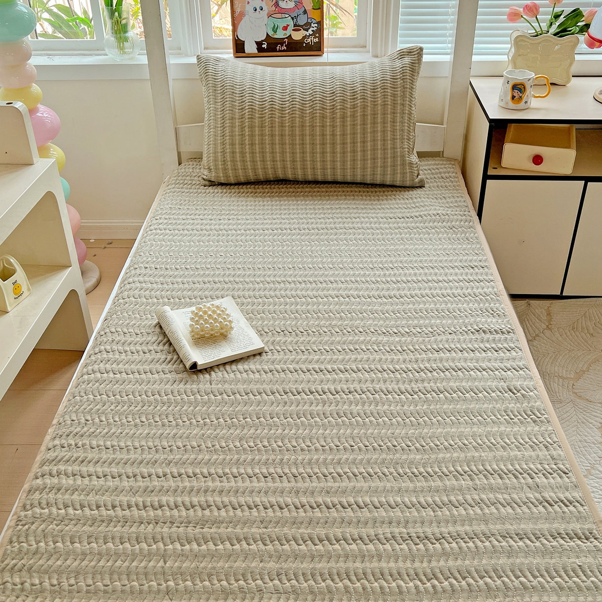 91家纺网 家纺一手货源 找家纺 乐野家居 2025热款学生床全棉色织水洗棉夹棉多功能床垫-床盖 日落绿