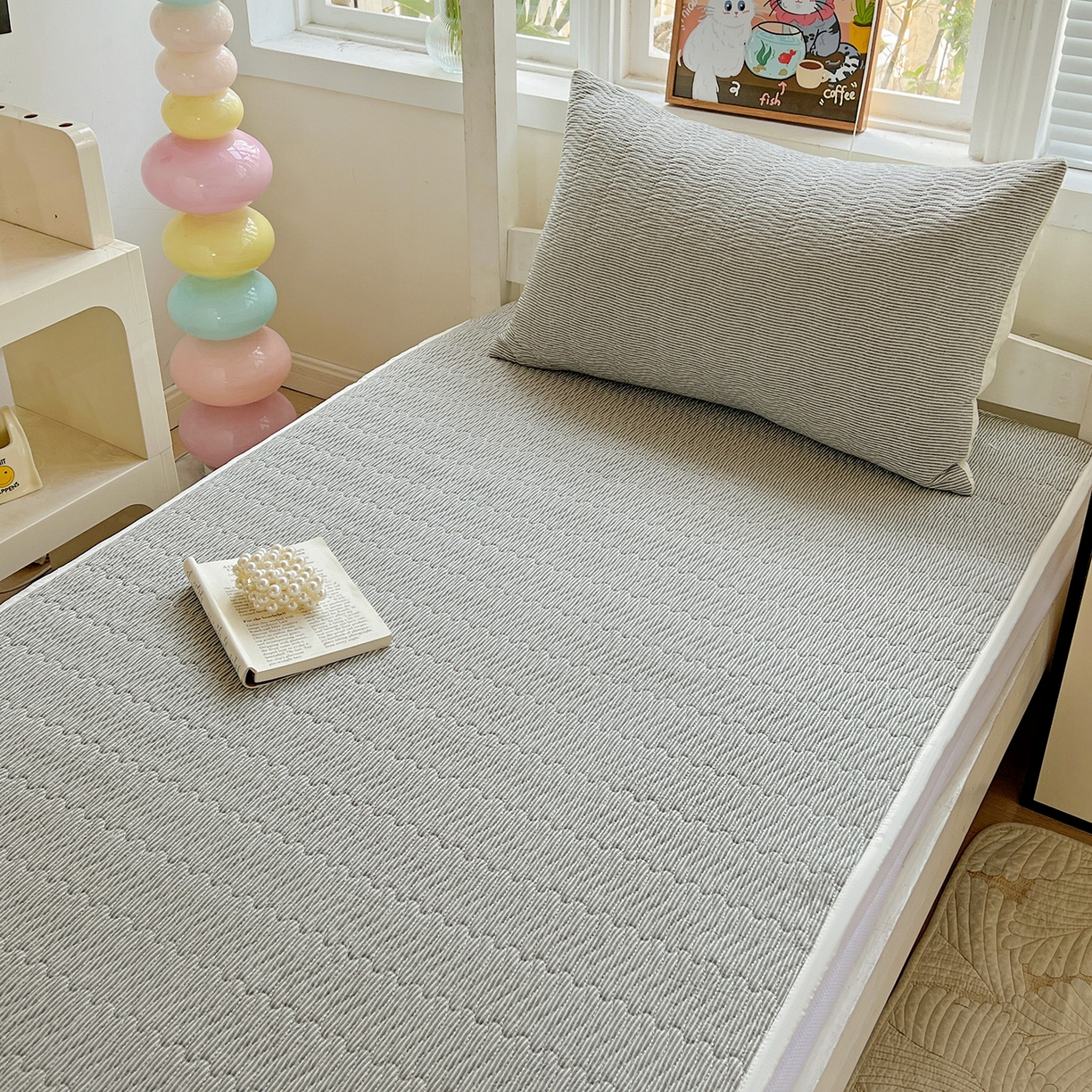 91家纺网 家纺一手货源 找家纺 乐野家居 2025热款学生床全棉色织水洗棉夹棉多功能床垫-床盖 流年深灰