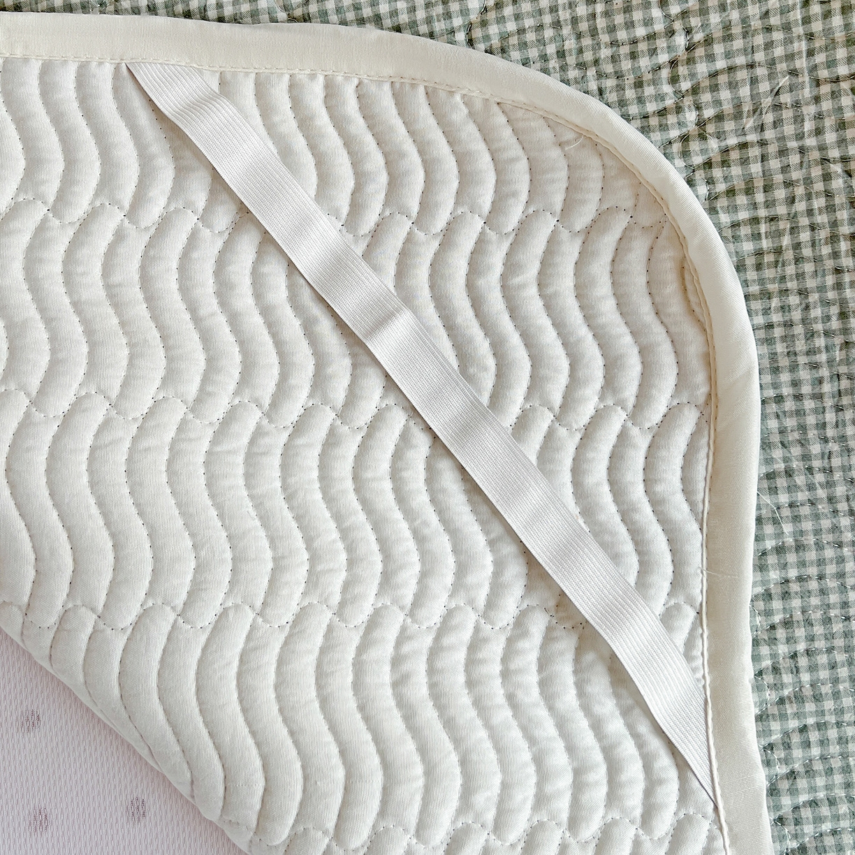 91家纺网 家纺一手货源 找家纺 乐野家居 2025热款学生床全棉色织水洗棉夹棉多功能床垫-床盖 密格绿