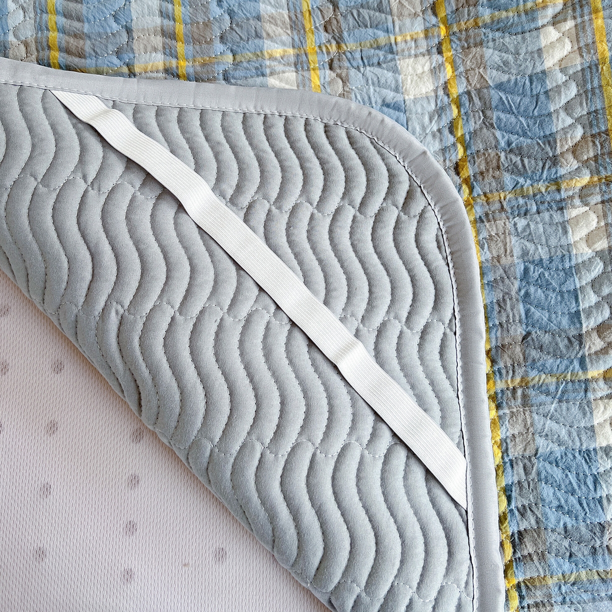 91家纺网 家纺一手货源 找家纺 乐野家居 2025热款学生床全棉色织水洗棉夹棉多功能床垫-床盖 简兮兰