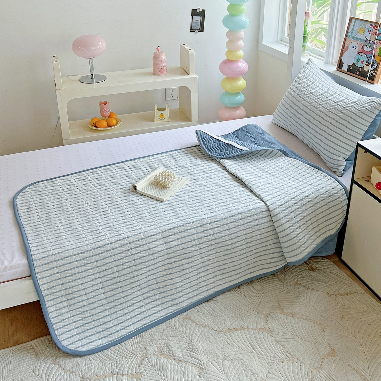 91家纺网 家纺一手货源 找家纺 乐野家居 2025热款学生床全棉色织水洗棉夹棉多功能床垫-床盖 格律 浅兰