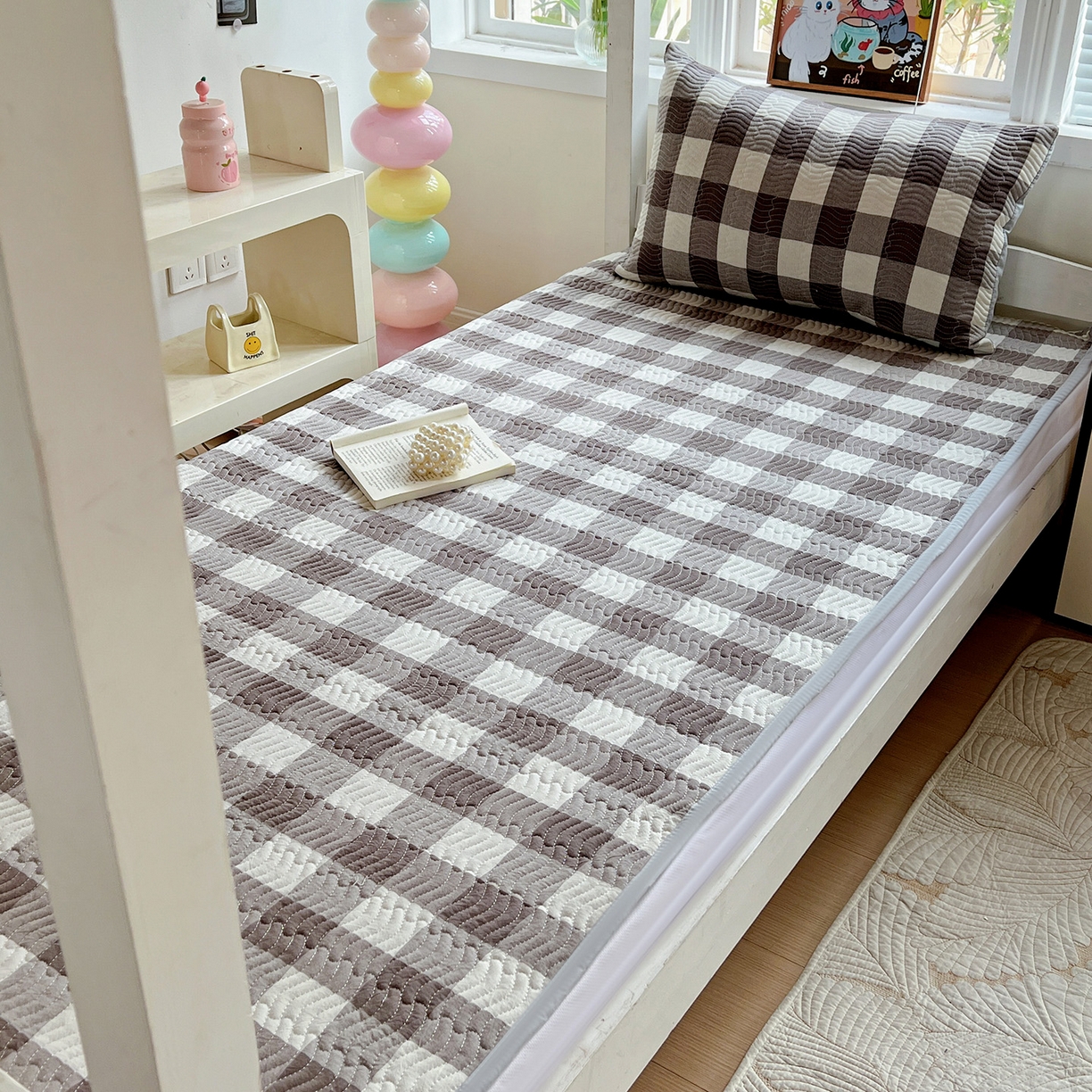 91家纺网 家纺一手货源 找家纺 乐野家居 2025热款学生床全棉色织水洗棉夹棉多功能床垫-床盖 灰中格