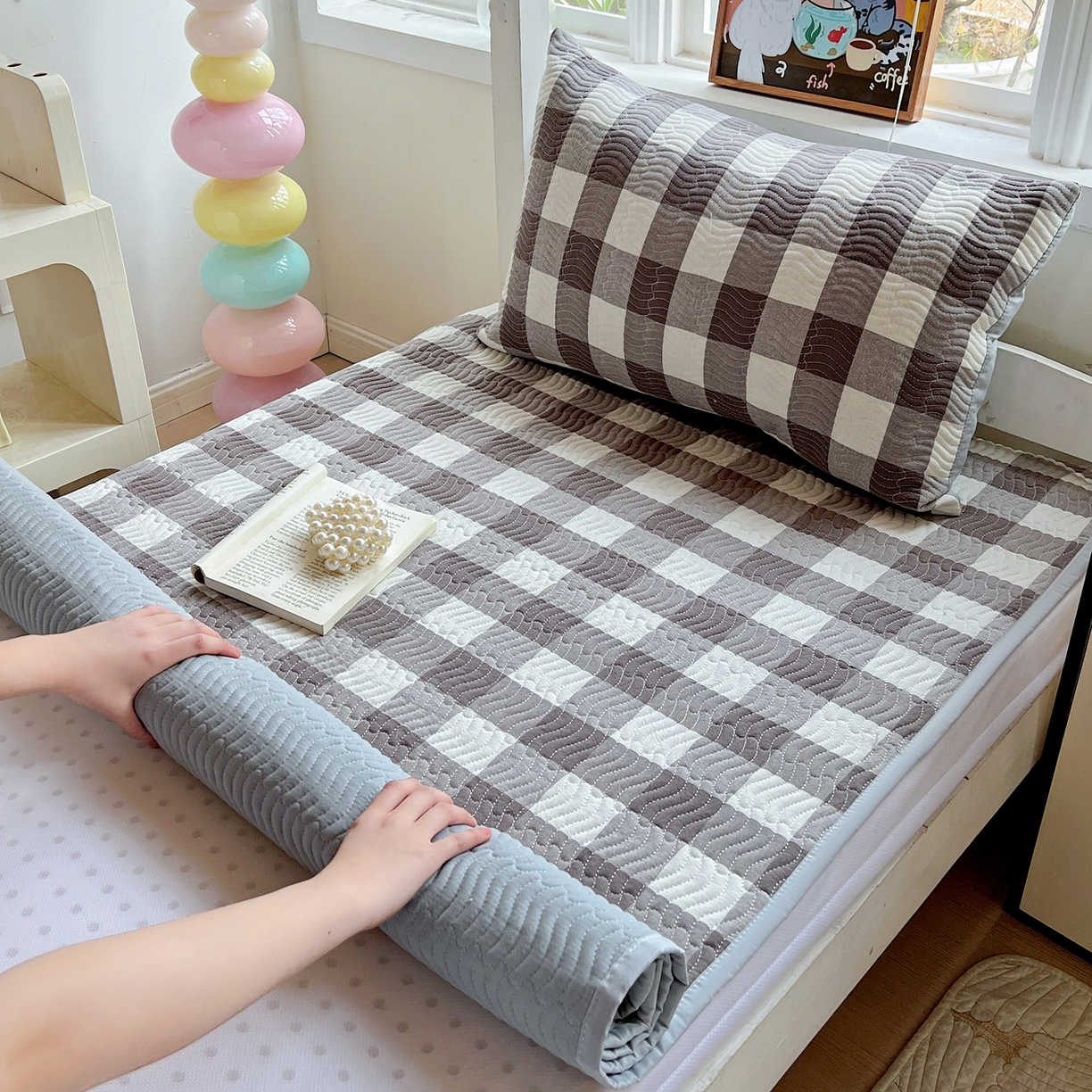 91家纺网 家纺一手货源 找家纺 （总）乐野家居 2025热款学生床全棉色织水洗棉夹棉多功能床垫-床盖