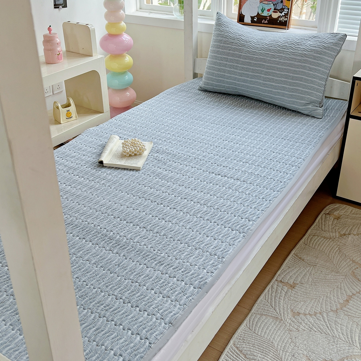 91家纺网 家纺一手货源 找家纺 乐野家居 2025热款学生床全棉色织水洗棉夹棉多功能床垫-床盖 可乐蓝