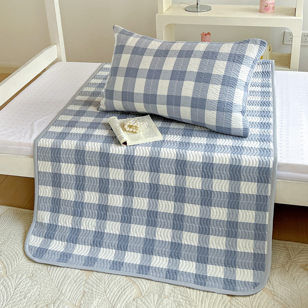 91家纺网 家纺一手货源 找家纺 （总）乐野家居 2025热款学生床全棉色织水洗棉夹棉多功能床垫-床盖