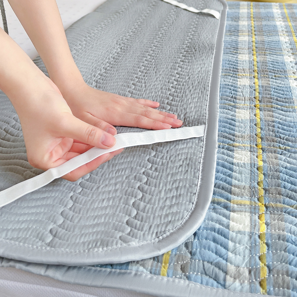 91家纺网 家纺一手货源 找家纺 乐野家居 2025热款学生床全棉色织水洗棉夹棉多功能床垫-床盖 简兮兰