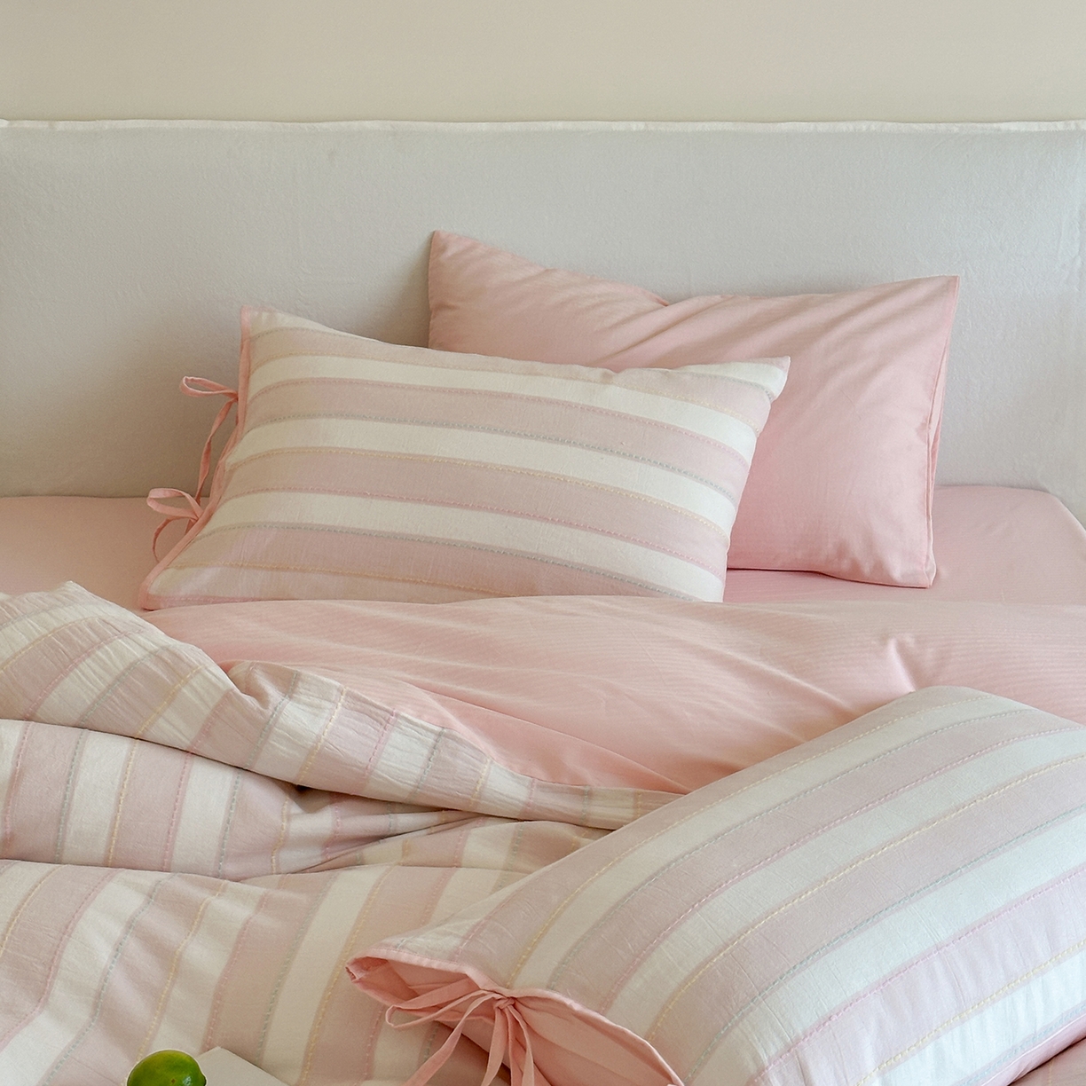 91家纺网 家纺一手货源 找家纺 （总）小春日和 2025新款纯棉水洗提花四件套全棉中性风三件套穿绳工艺被套民宿床单加大被套1.8纯色床笠-醒春系列