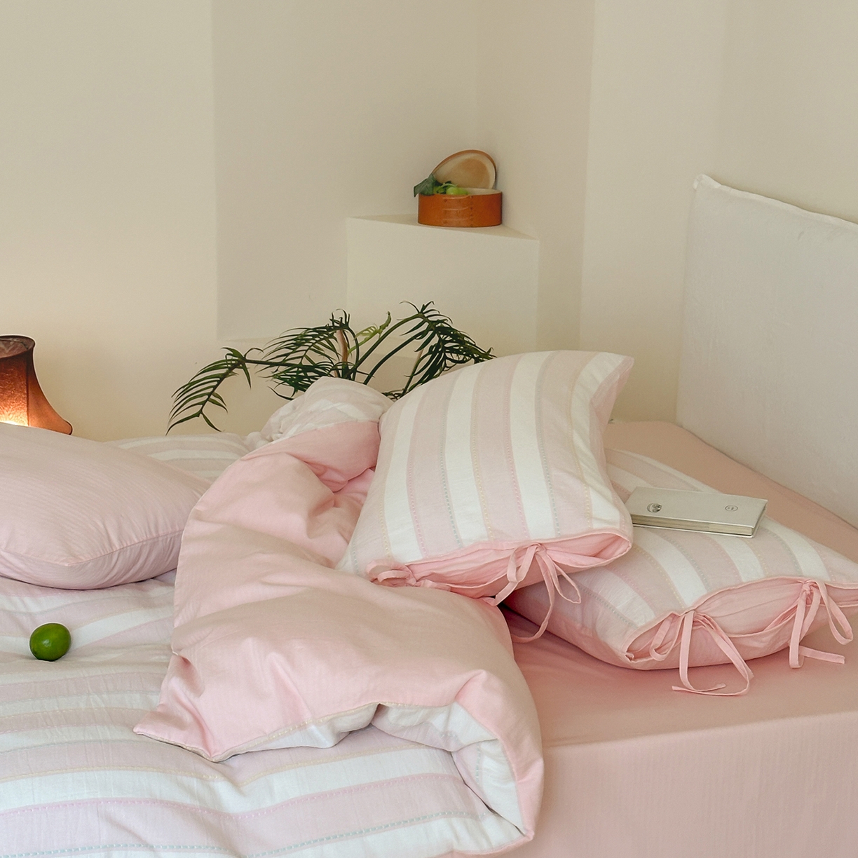 91家纺网 家纺一手货源 找家纺 （总）小春日和 2025新款纯棉水洗提花四件套全棉中性风三件套穿绳工艺被套民宿床单加大被套1.8纯色床笠-醒春系列