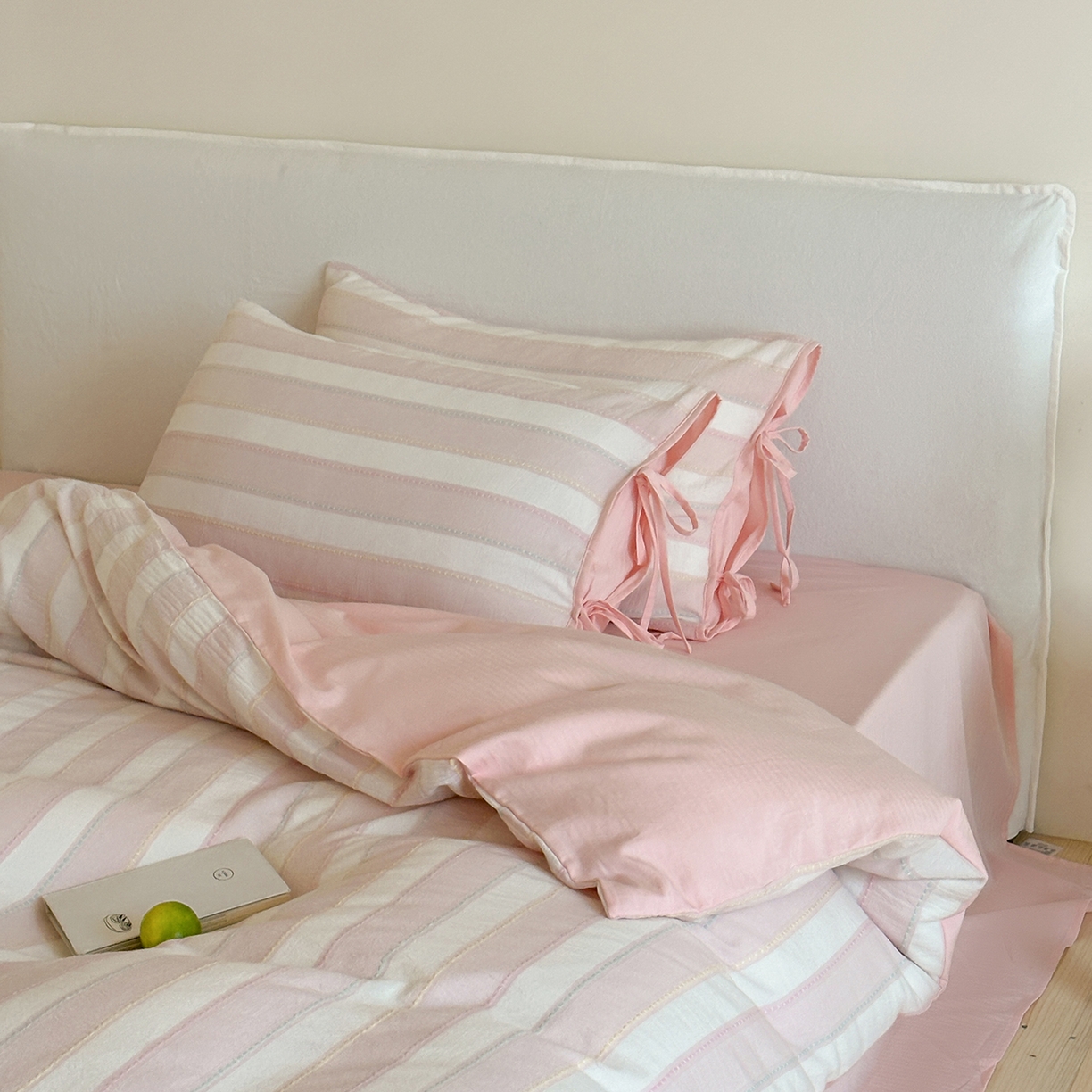 91家纺网 家纺一手货源 找家纺 （总）小春日和 2025新款纯棉水洗提花四件套全棉中性风三件套穿绳工艺被套民宿床单加大被套1.8纯色床笠-醒春系列