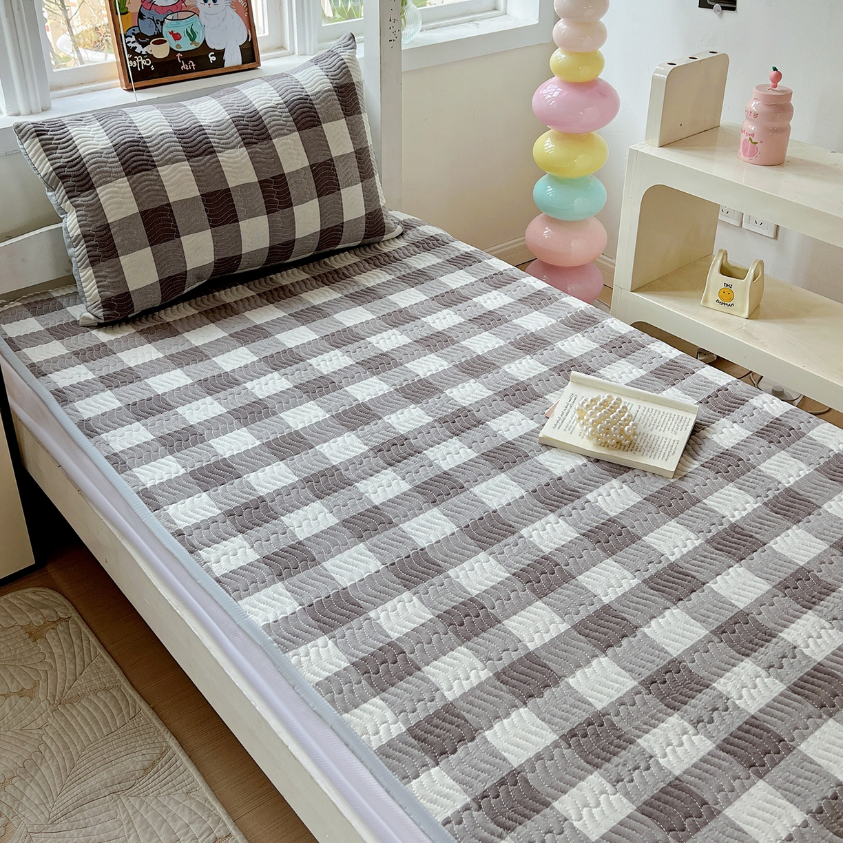 91家纺网 家纺一手货源 找家纺 乐野家居 2025热款学生床全棉色织水洗棉夹棉多功能床垫-床盖 灰中格