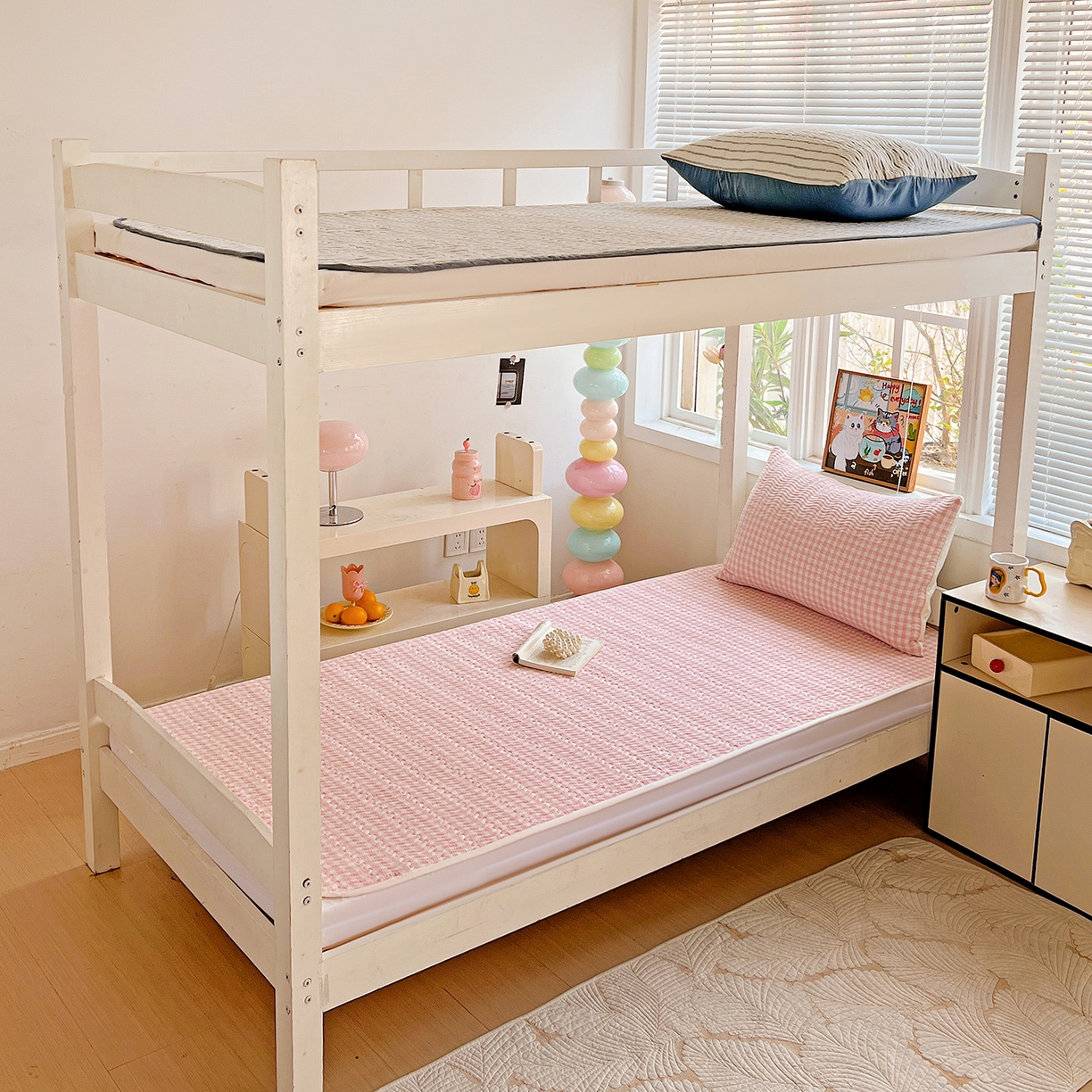 91家纺网 家纺一手货源 找家纺 乐野家居 2025热款学生床全棉色织水洗棉夹棉多功能床垫-床盖 粉小格