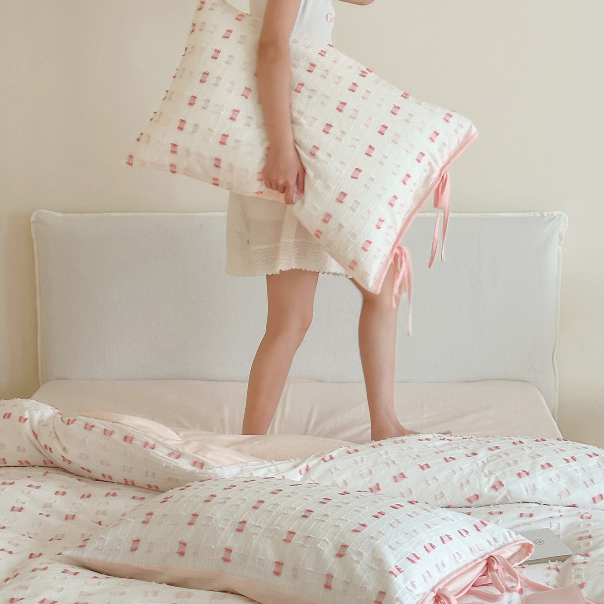 91家纺网 家纺一手货源 找家纺 （总）小春日和 2025新款纯棉水洗剪花四件套全棉绑带款民宿风三件套1.8床笠加大被套简约床上