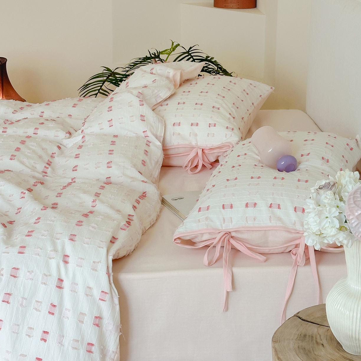 91家纺网 家纺一手货源 找家纺 （总）小春日和 2025新款纯棉水洗剪花四件套全棉绑带款民宿风三件套1.8床笠加大被套简约床上