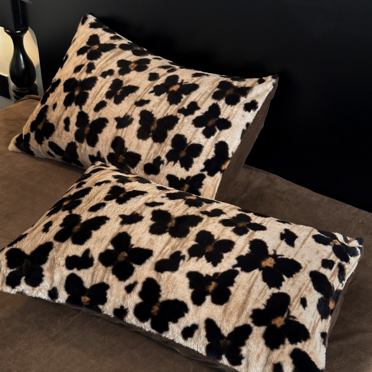 91家纺网 家纺一手货源 找家纺 （总）米彩家纺 2025新款A类高克重兔毛绒印花雕花四件套-美拉德-美拉德系列系列