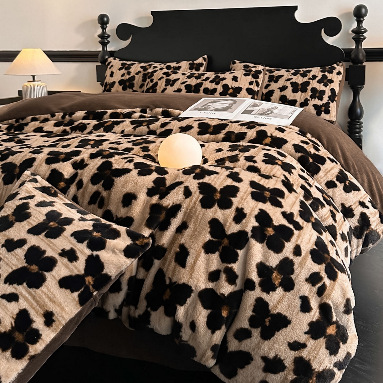 91家纺网 家纺一手货源 找家纺 米彩家纺 2025新款A类高克重兔毛绒印花雕花四件套-美拉德-美拉德系列系列 美拉德-蝶豹咖