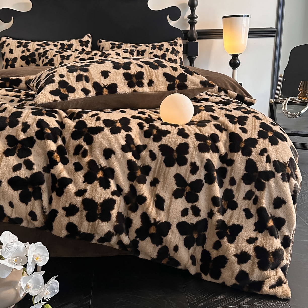 91家纺网 家纺一手货源 找家纺 米彩家纺 2025新款A类高克重兔毛绒印花雕花四件套-美拉德-美拉德系列系列 美拉德-蝶豹咖