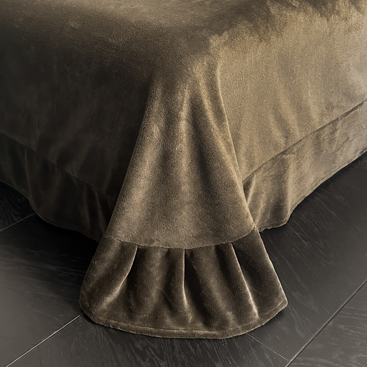 91家纺网 家纺一手货源 找家纺 米彩家纺 2025新款A类高克重兔毛绒印花雕花四件套-美拉德-美拉德系列系列 美拉德-蝶豹灰