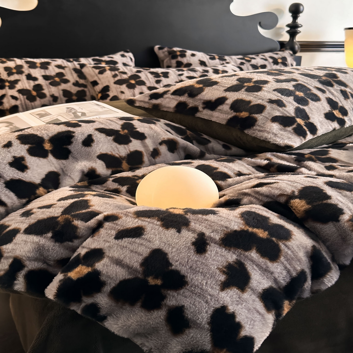 91家纺网 家纺一手货源 找家纺 米彩家纺 2025新款A类高克重兔毛绒印花雕花四件套-美拉德-美拉德系列系列 美拉德-蝶豹灰