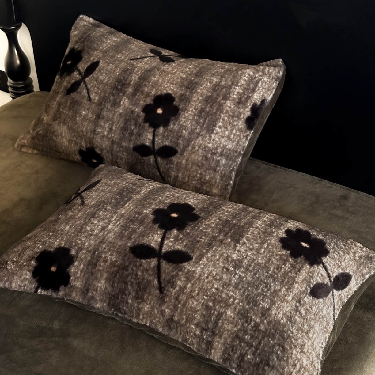 91家纺网 家纺一手货源 找家纺 米彩家纺 2025新款A类高克重兔毛绒印花雕花四件套-美拉德-美拉德系列系列 美拉德-繁花灰