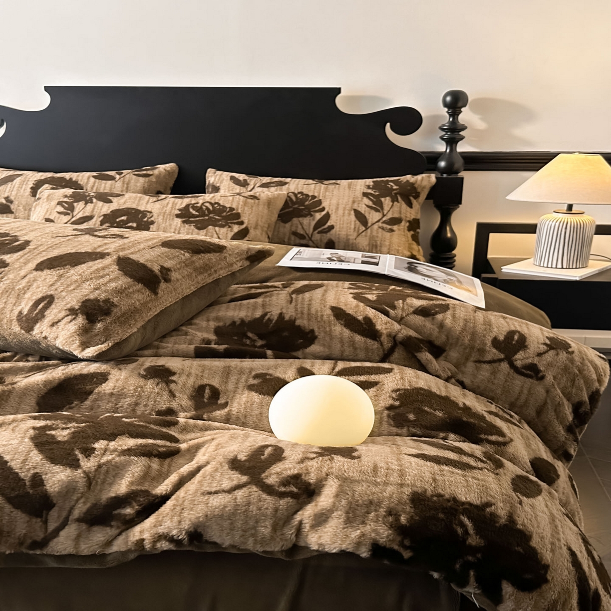 91家纺网 家纺一手货源 找家纺 米彩家纺 2025新款A类高克重兔毛绒印花雕花四件套-美拉德-美拉德系列系列 美拉德-花海咖