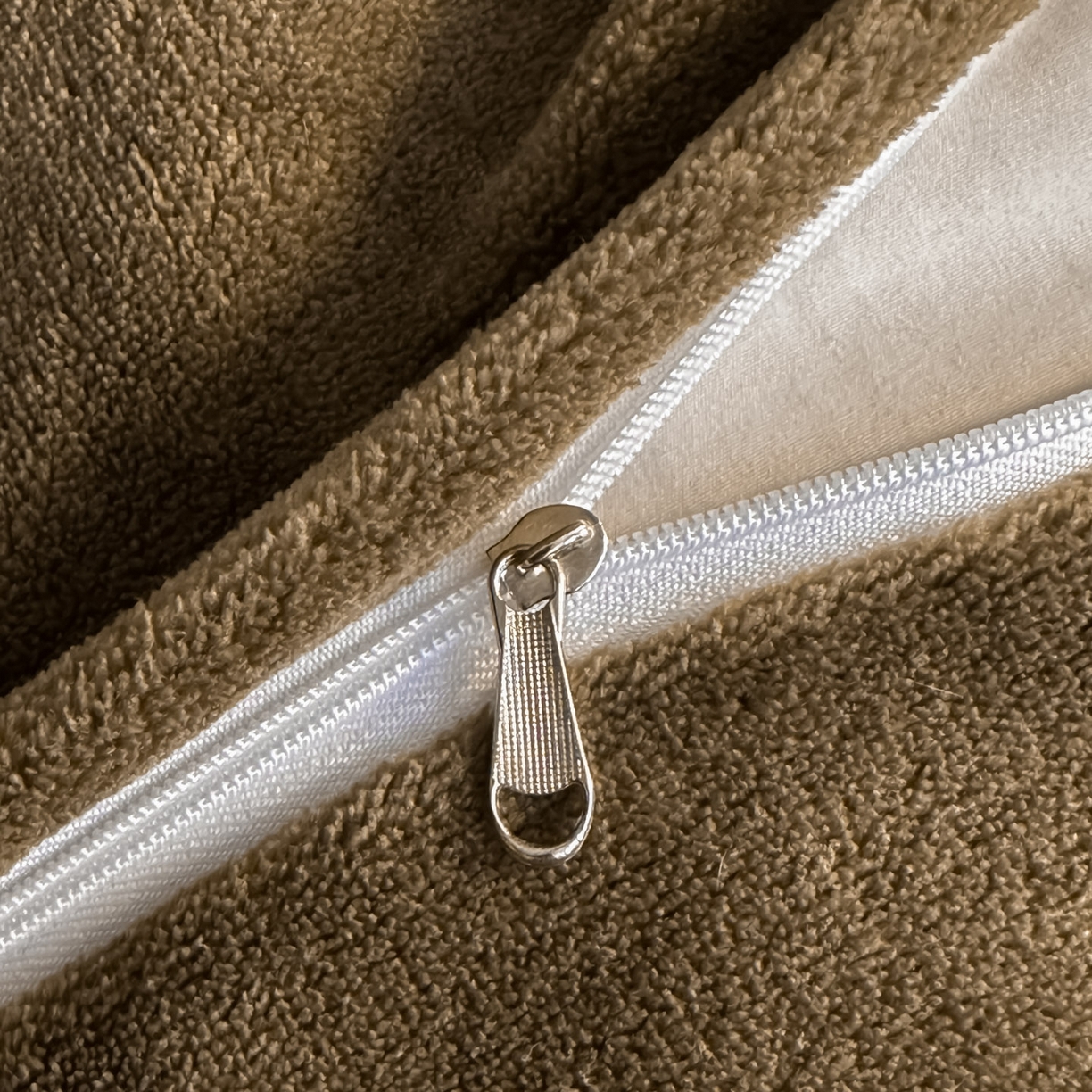 91家纺网 家纺一手货源 找家纺 米彩家纺 2025新款A类高克重兔毛绒印花雕花四件套-美拉德-美拉德系列系列 美拉德-花海咖