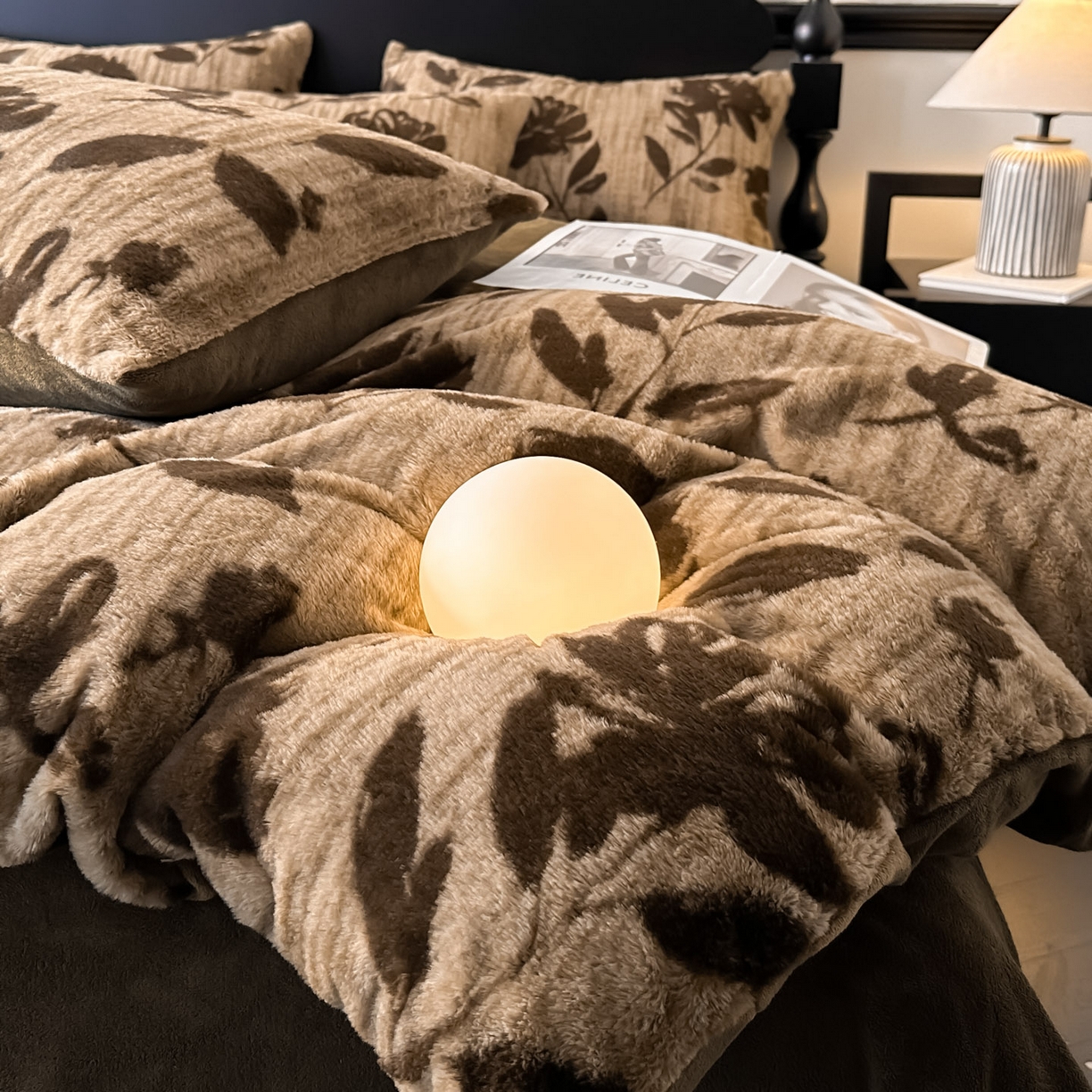 91家纺网 家纺一手货源 找家纺 米彩家纺 2025新款A类高克重兔毛绒印花雕花四件套-美拉德-美拉德系列系列 美拉德-花海咖