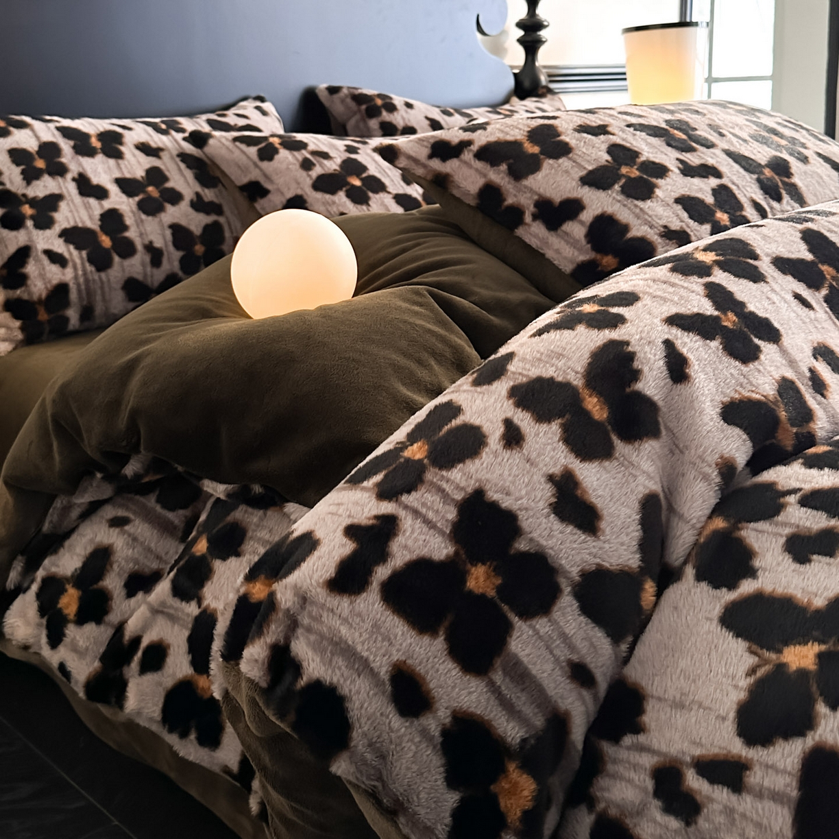 91家纺网 家纺一手货源 找家纺 米彩家纺 2025新款A类高克重兔毛绒印花雕花四件套-美拉德-美拉德系列系列 美拉德-蝶豹灰