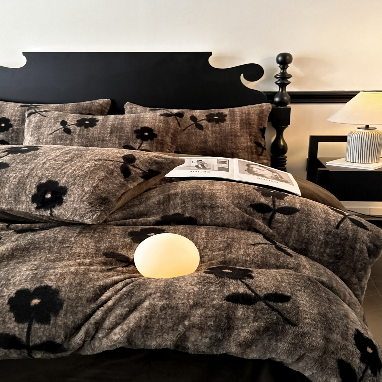 91家纺网 家纺一手货源 找家纺 米彩家纺 2025新款A类高克重兔毛绒印花雕花四件套-美拉德-美拉德系列系列 美拉德-繁花灰