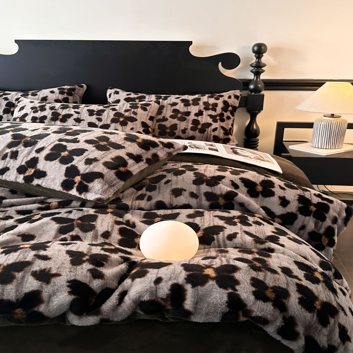 91家纺网 家纺一手货源 找家纺 米彩家纺 2025新款A类高克重兔毛绒印花雕花四件套-美拉德-美拉德系列系列 美拉德-蝶豹灰