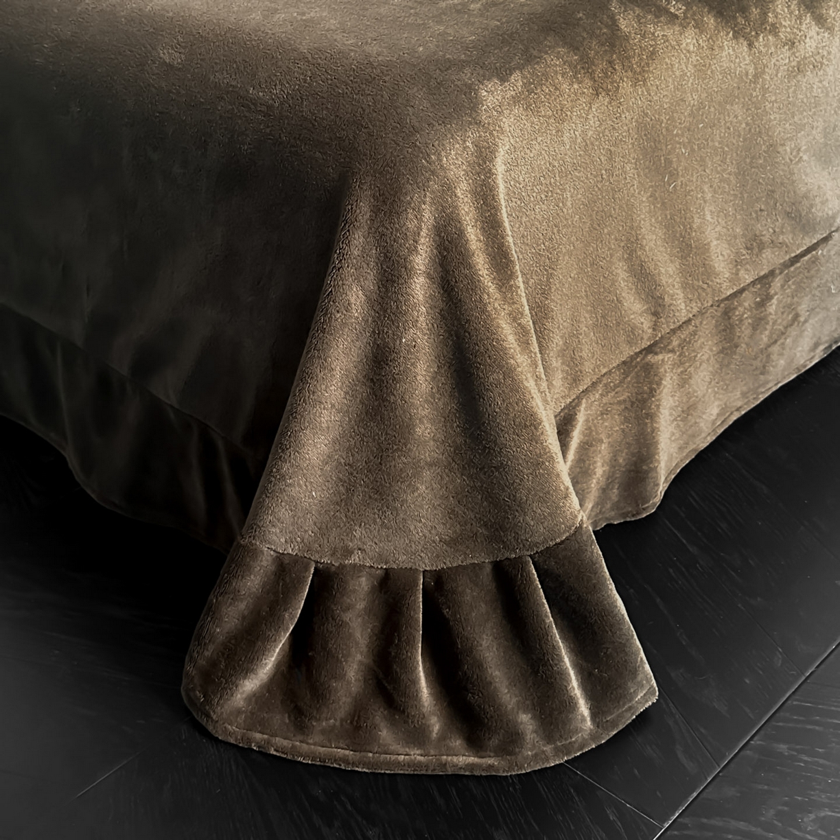 91家纺网 家纺一手货源 找家纺 米彩家纺 2025新款A类高克重兔毛绒印花雕花四件套-美拉德-美拉德系列系列 美拉德-繁花灰