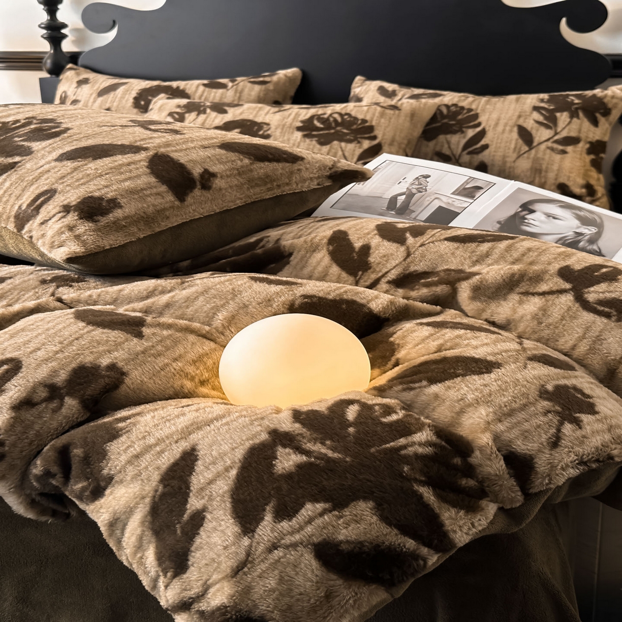 91家纺网 家纺一手货源 找家纺 米彩家纺 2025新款A类高克重兔毛绒印花雕花四件套-美拉德-美拉德系列系列 美拉德-花海咖