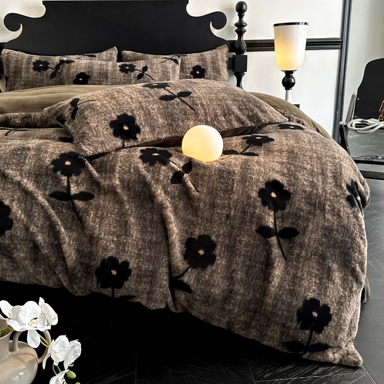 91家纺网 家纺一手货源 找家纺 米彩家纺 2025新款A类高克重兔毛绒印花雕花四件套-美拉德-美拉德系列系列 美拉德-繁花灰