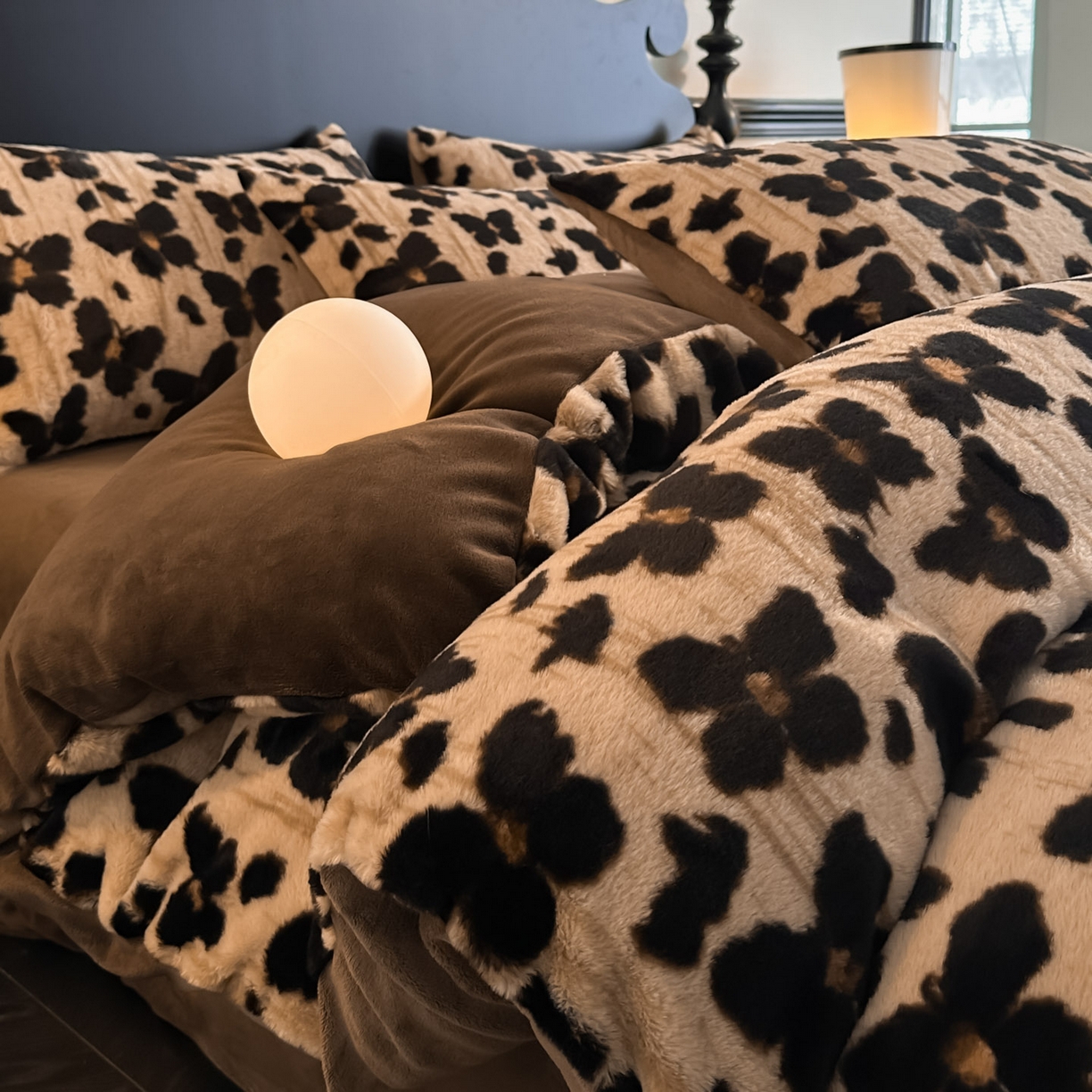 91家纺网 家纺一手货源 找家纺 米彩家纺 2025新款A类高克重兔毛绒印花雕花四件套-美拉德-美拉德系列系列 美拉德-蝶豹咖