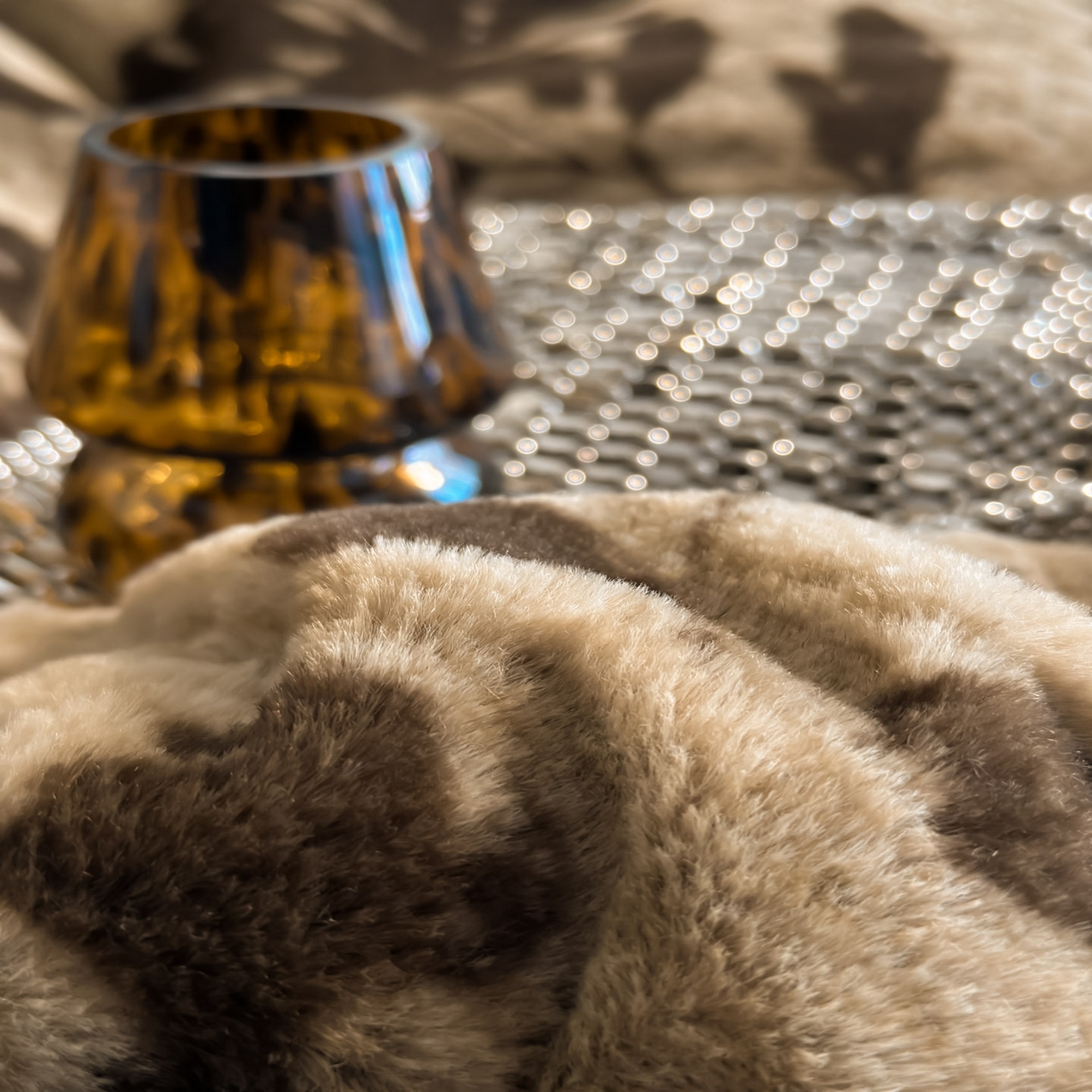 91家纺网 家纺一手货源 找家纺 米彩家纺 2025新款A类高克重兔毛绒印花雕花四件套-美拉德-美拉德系列系列 美拉德-花海咖