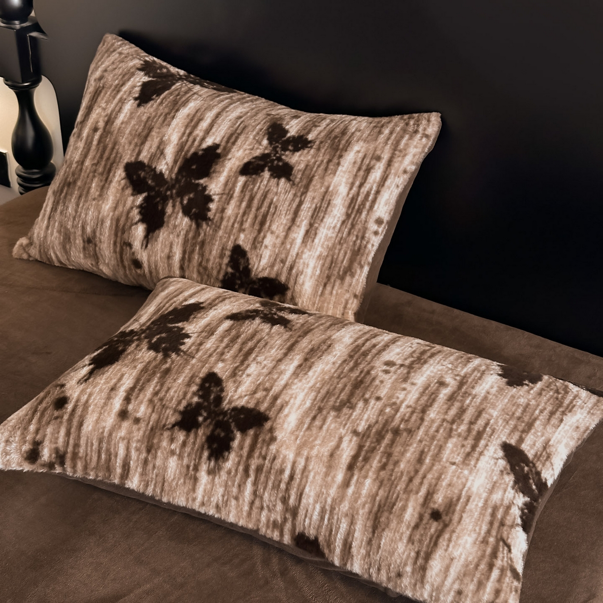 91家纺网 家纺一手货源 找家纺 米彩家纺 2025新款A类高克重兔毛绒印花雕花四件套-美拉德-美拉德系列系列 美拉德-蝶舞咖