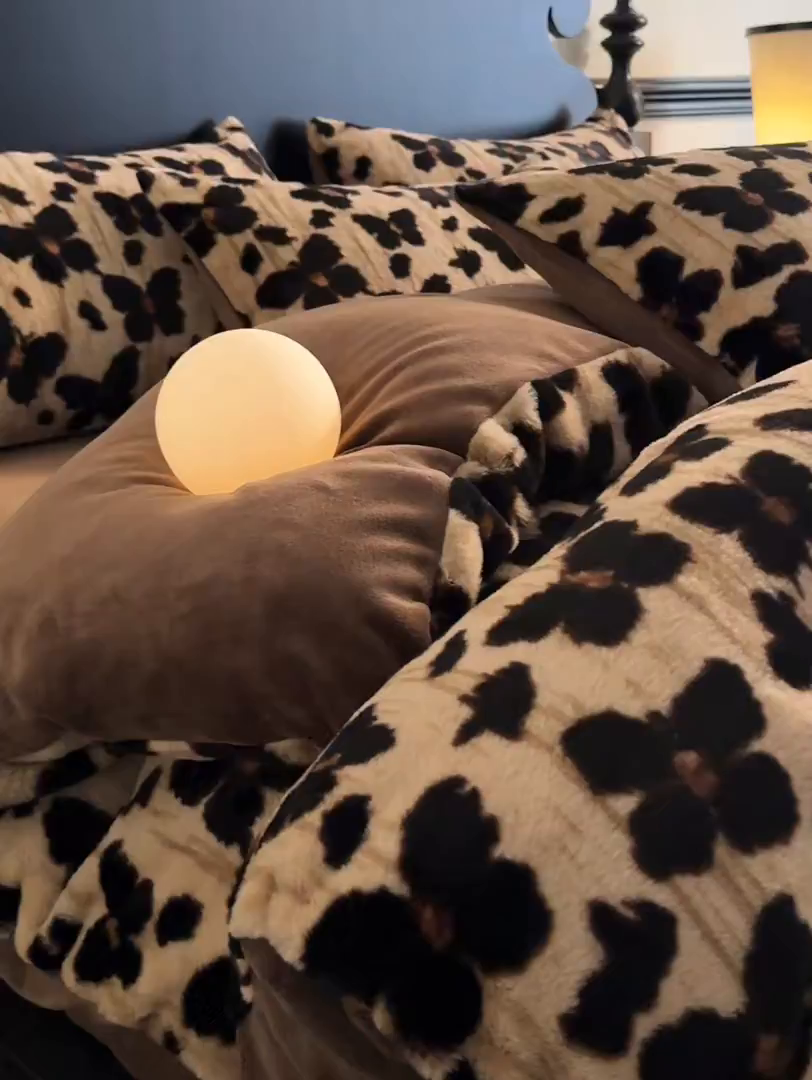 91家纺网 家纺一手货源 找家纺 （总）米彩家纺 2025新款A类高克重兔毛绒印花雕花四件套-美拉德-美拉德系列系列